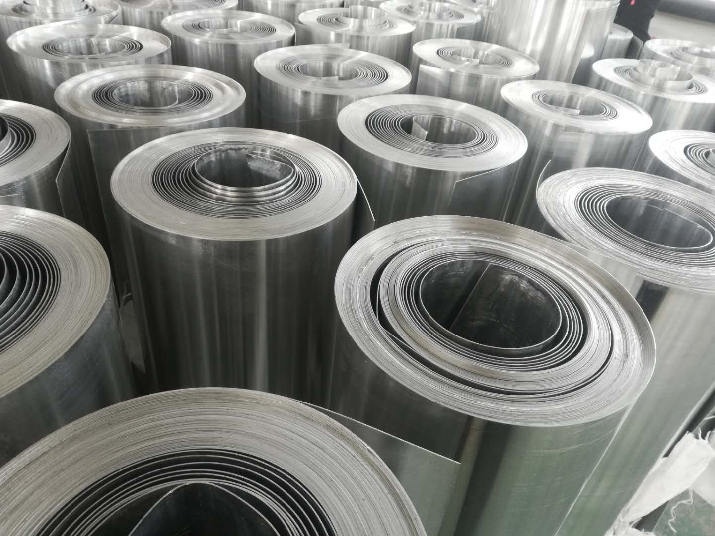 El material metálico utilizado para las lengüetas de las latas de bebidas: ¿es aleación de aluminio?
