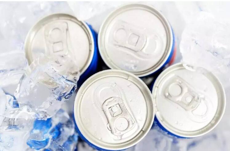 La conveniencia y las ventajas de abrir fácilmente los extremos de las latas de aluminio