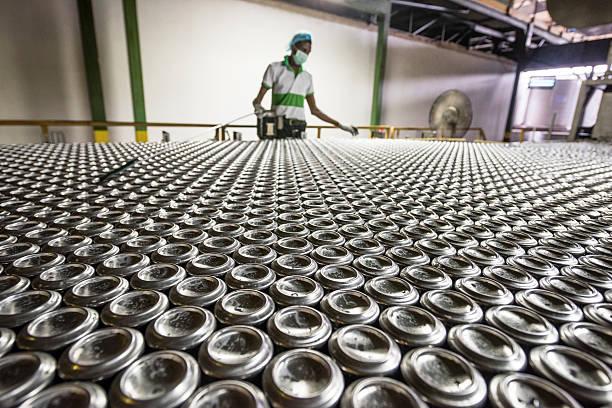 ¿Están recubiertas las latas de bebidas de aluminio?