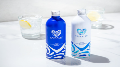 Water firma un importante acuerdo de cinco años con Ball Corporation para fabricar botellas de aluminio sostenibles.